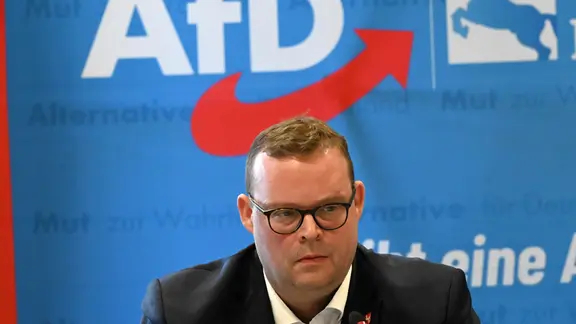 Ansgar Schledde ist Landesvorsitzender der AfD Niedersachsen. | dpa, Shireen Broszies Ansgar Schledde ist Landesvorsitzender der AfD Niedersachsen.