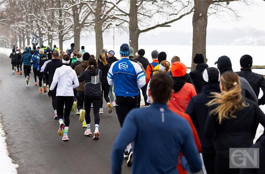 Marathon-Training am eiskalten Maschsee in Hannover