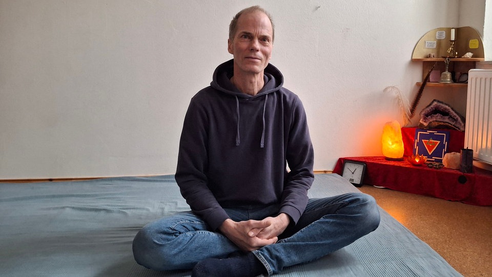 Tantralehrer vor Gericht: Streit mit dem Leipziger Ordnungsamt über "sexuelle Stimulation" bei Tantra-Massagen