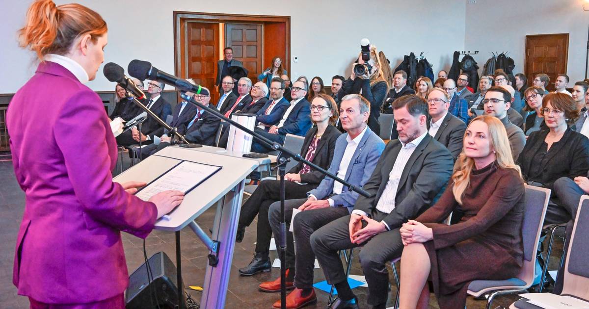 Kleiner Festakt in der neu belebten Bundesbahndirektion in Wuppertal