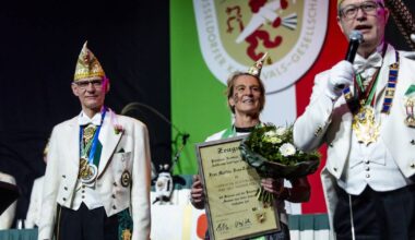 Martina Voss-Tecklenburg mit närrischer Reifeprüfung