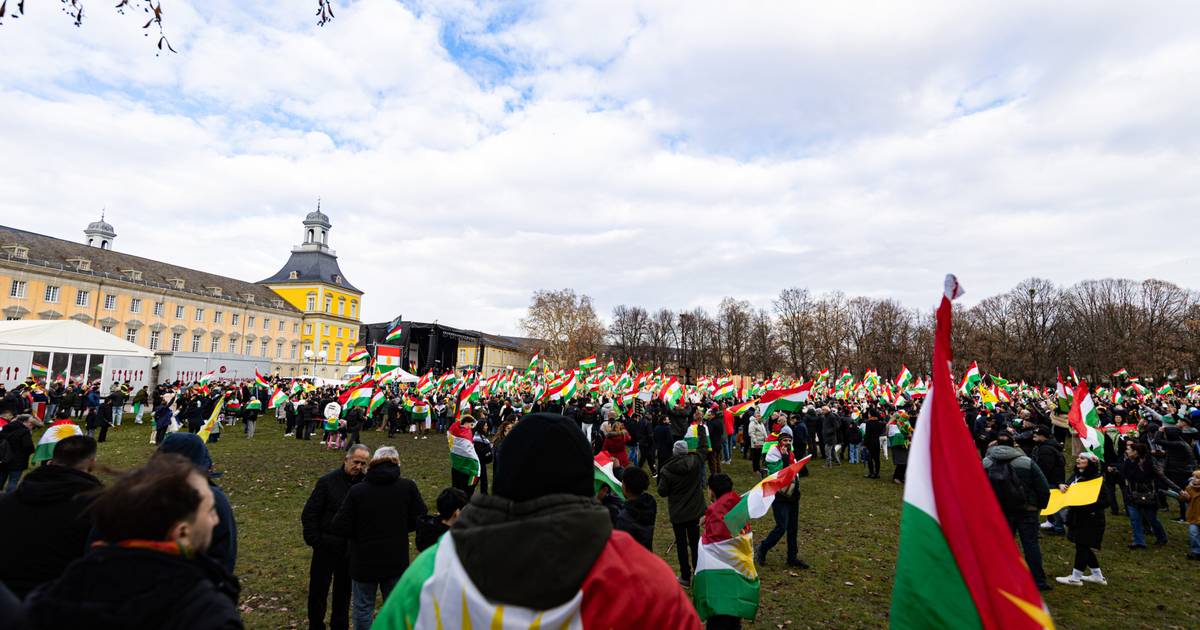 Verkehrschaos bei Kurden-Demo in Bonn: Handelsverband fordert Konsequenzen