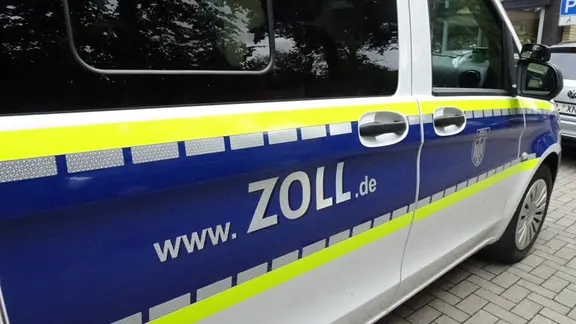 Ein Fahrzeug des Zolls