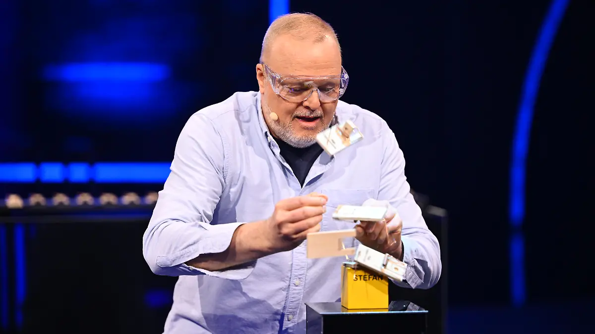Stefan Raab beim ersten Spiel von „Stefan und Bully gegen irgendson Schnulli”.