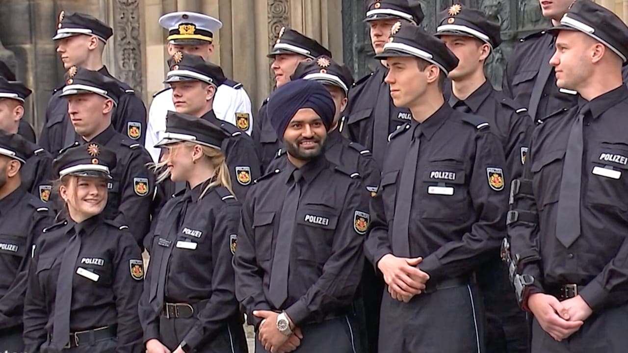 Gerichtsentscheid in Bremen: Polizeianwärter darf Turban in Außendienst tragen | Regional