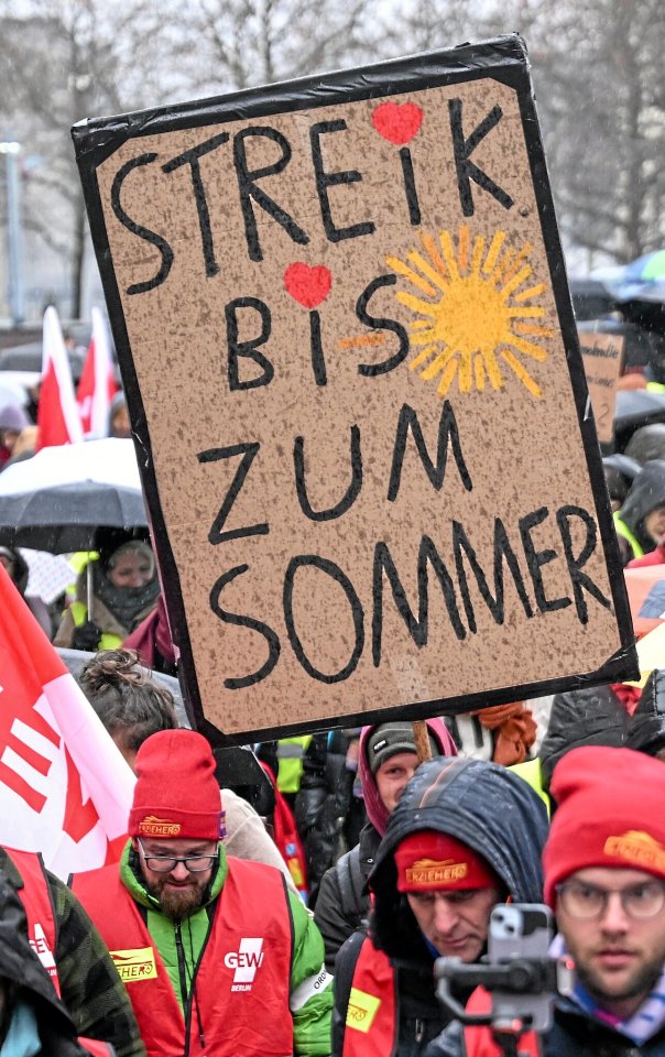 Für Marén Wiese und Claudius Naumann haben die Gewerkschaften den Arbeitskampf zu früh beendet.