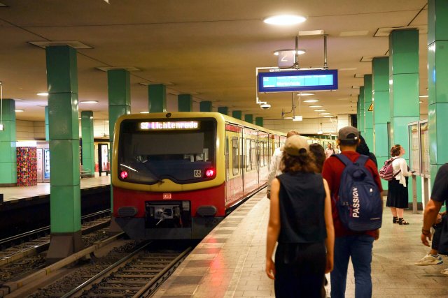 Derzeit sind bei der S-Bahn Berlin noch 1000 Wagen der Nachwende-Baureihe 481 im Einsatz.