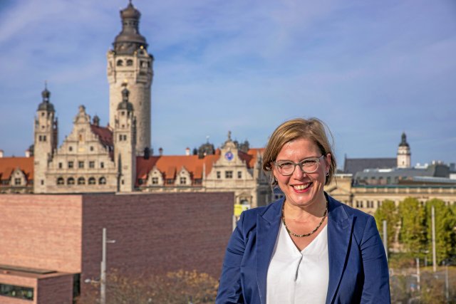 Skadi Jennicke arbeitet schon jetzt im Leipziger Rathaus (hinten) und will es ab 2027 führen.