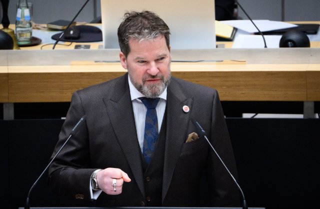 Blickt der Plenarsitzung am Donnerstag trotz der knappen Abstimmung innerhalb seiner Fraktion zuversichtlich entgegen: Dirk Stettner (CDU)