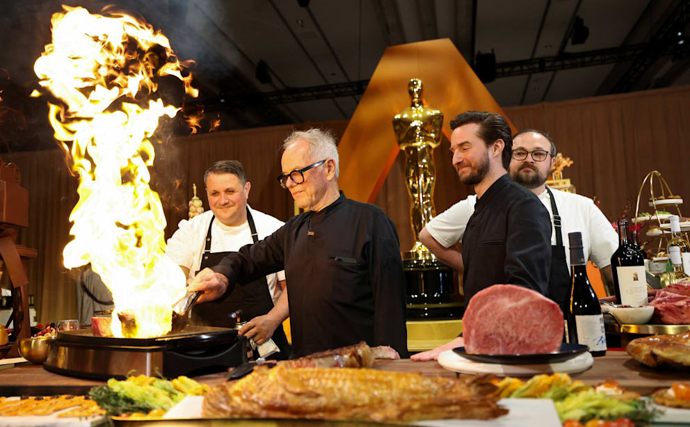 Wolfgang Puck wird bei den Oscars von seinem Vice President Eric Klein (l.) und Sohn Byron (31, r.) unterstützt
