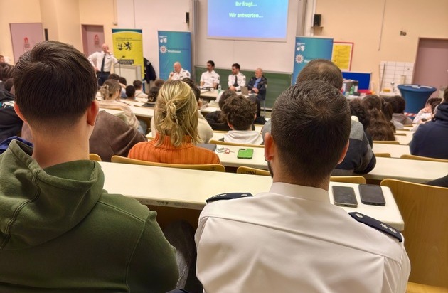 POL-WI: Veranstaltung der Dialogreihe "Cops im Dialog - Polizei und Schule im ...