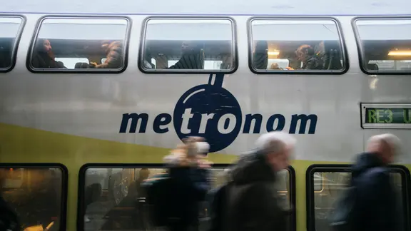 Das Bild zeigt einen Metronom von der Seite. | NDR, Julius Matuschik Das Bild zeigt einen Metronom von der Seite.