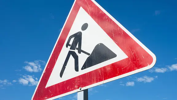 Ein Baustellenschild | fotolia.com, Björn Wylezich Ein Baustellenschild