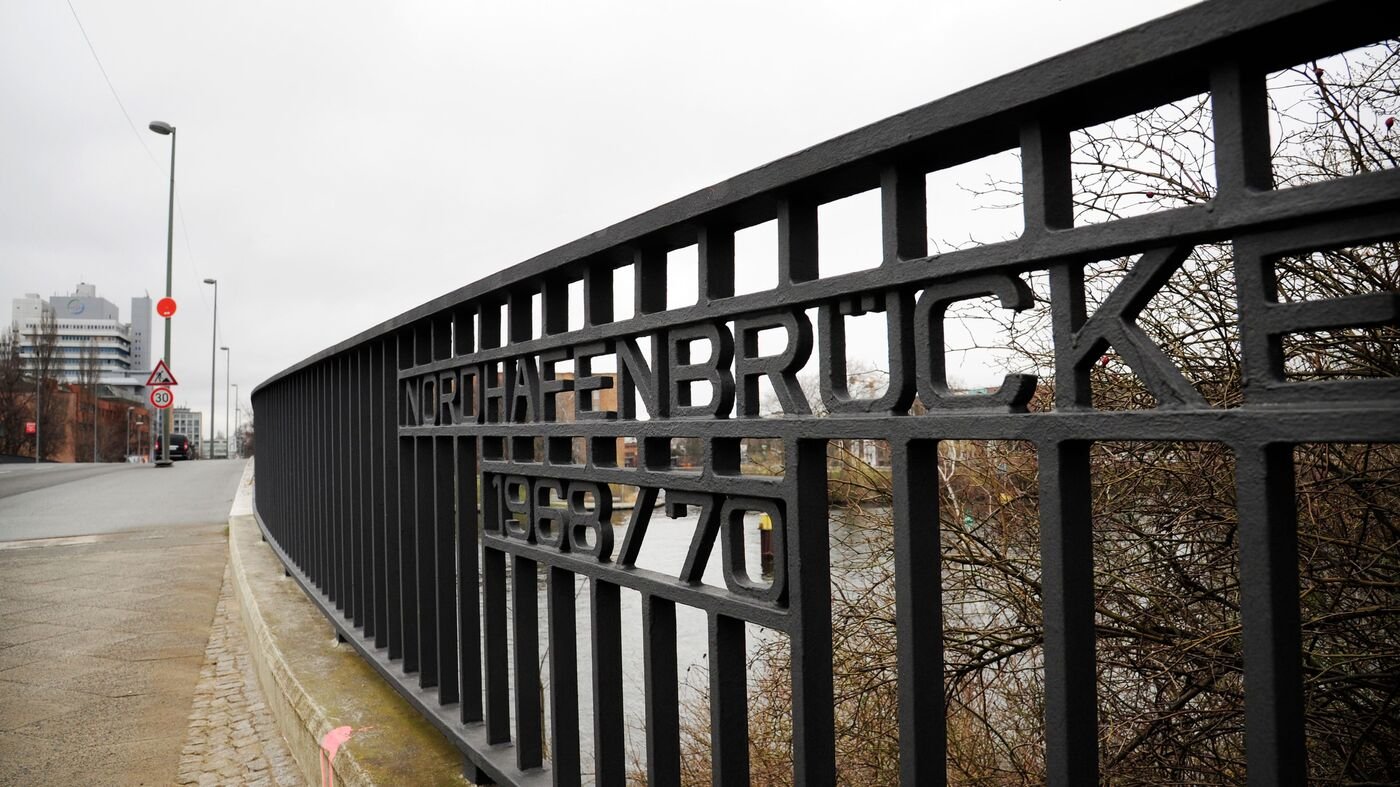 An der Nordhafenbrücke in Berlin-Mitte wird ab Dienstag gebaut