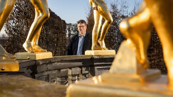 Zauberkünstler Desimo ist der neue Intendant des Kleinen Festes und hat große Pläne | Helge Krückeberg Zauberkünstler Desimo ist der neue Intendant des Kleinen Festes und hat große Pläne