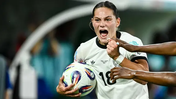 Fußball-Nationalspielerin Giovanna Hoffmann | IMAGO / DeFodi Images Fußball-Nationalspielerin Giovanna Hoffmann