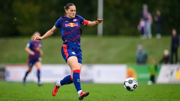 Hoffmann im Trikot von RB Leipzig. | IMAGO / motivio Angreiferin Giovanna Hoffmann von RB Leipzig