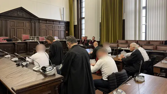 Die Vier angeklagten sollen die Terrororganisation "Islamischer Staat" unterstützt haben.