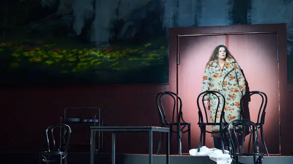 Julia Wieninger auf der Bühne des Deutschen Schauspielhauses