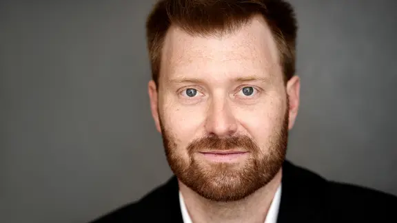 Tenor Sebastian Kohlhepp kehrt zurück zum NDR Vokalensemble. | Christian Palm Der Tenor Sebastian Kohlhepp im Porträt