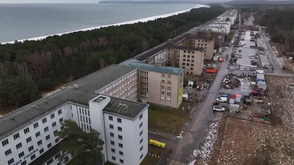 Die Blöcke des Kolosses von Prora aus der Luft aufgenommen. 