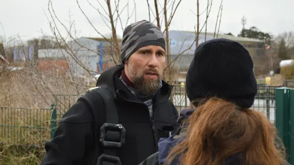 Der Meeresbiologe und Tierschützer Robert Marc Lehmann im Gespräch. | NDR, Anne Passow Der Meeresbiologe und Tierschützer Robert Marc Lehmann im Gespräch.