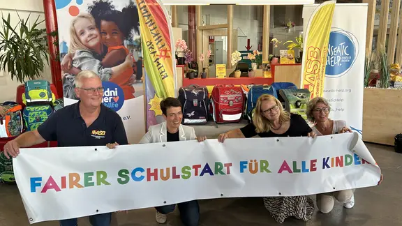 Beginn der Aktion "Fairer Schulstart für alle Kinder"