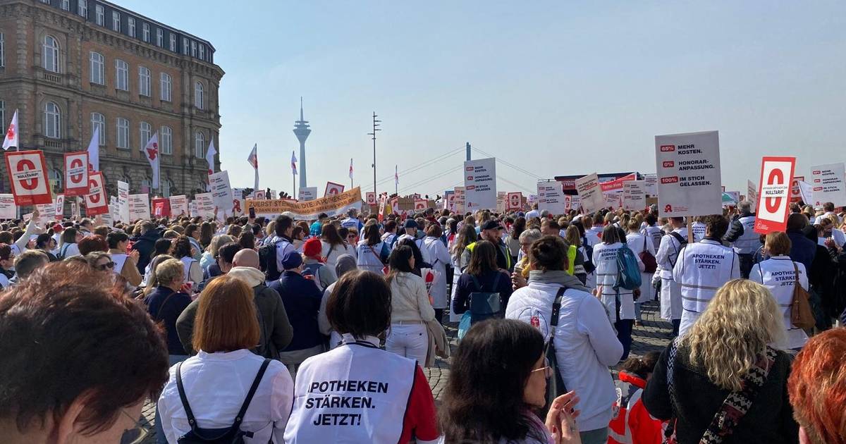 Apotheker protestieren in Düsseldorf für besseres Honorar