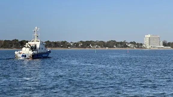 Ein Schiff der Küstenwache auf der Ostsee.