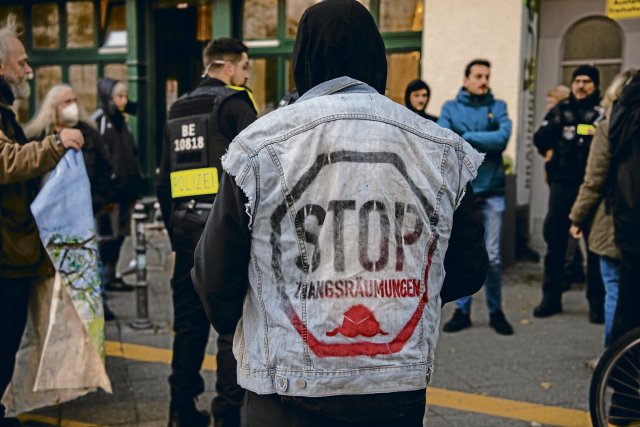 Es gibt sie noch immer, auch wenn sie medial weniger beachtet werden: Versuche, Zwangsräumungen in Berlin zu verhindern.