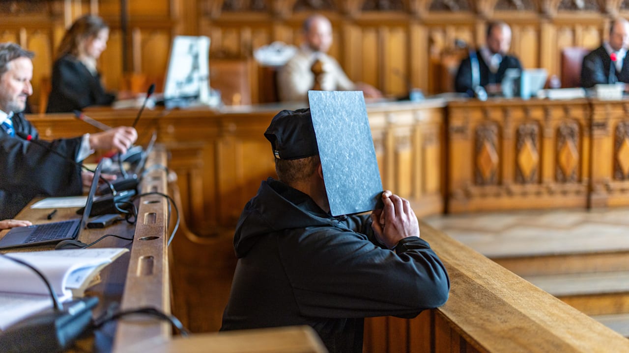 Bremen: Acht Stiche vor den Augen ihres Sohnes – Mutter (†30) getötet | Regional