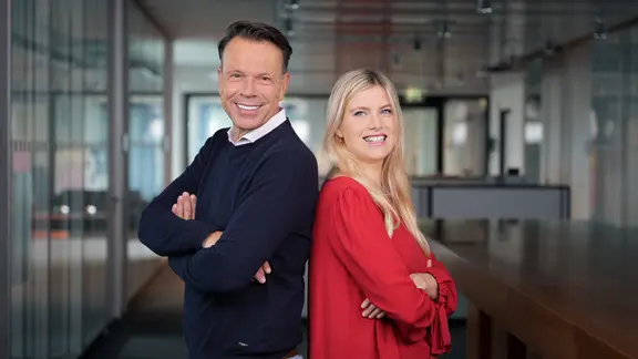 Die NDR 90,3 "Guten Morgen Hamburg"-Moderatoren Ulf Ansorge und Eva Tanski kommen nach Ihrer Sendung ins Pop-up-Studio zum Gespräch mit den Hörerinnen und Hörern. | NDR, Arman Ahmadi / Marco Peter Ulf Ansorge und Eva Tanski