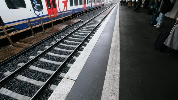 Das Bild zeigt einen Bahnsteig. | NDR, Julius Matuschik Das Bild zeigt einen Bahnsteig.