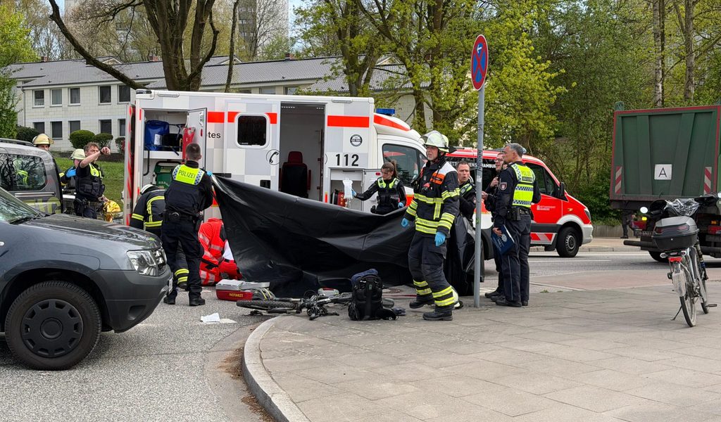 In Hamburg: Kind auf Fahrrad von Lkw überrollt – tot