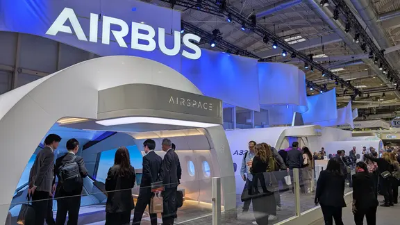 Blick auf den Stand von Airbus auf der Aircraft Interiors Expo in Hamburg