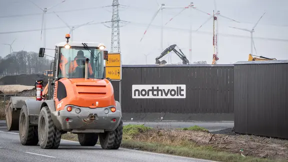 Blick auf das Baufeld der geplanten Batteriezellfabrik der Firma Northvolt bei Heide. | IMAGO, Chris Emil Janßen Blick auf das Baufeld der geplanten Batteriezellfabrik der Firma Northvolt bei Heide.