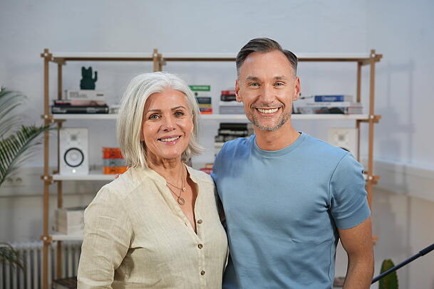 Birgit Schrowange zu Gast im Podcast "Medien Martini". Gastgeber Thomas Gierling trifft darin auf Persönlichkeiten, die die Medienwelt prägen: Macher, Visionäre, Kritiker und Kreative. Birgit Schrowange zu Gast im Podcast "Medien Martini". Gastgeber Thomas Gierling trifft darin auf Persönlichkeiten, die die Medienwelt prägen: Macher, Visionäre, Kritiker und Kreative.