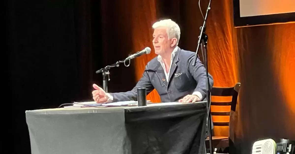Heinz Strunk im Tollhaus: „Unnormal geil“ - Karlsruhe