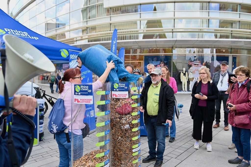 Neuer Rekord: RhineCleanUp sammelt über 260.000 Zigarettenkippen in Düsseldorf