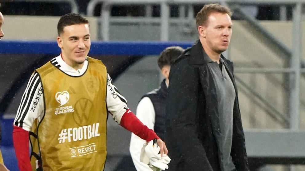 Bundestrainer Julian Nagelsmann (38/r.) verzichtet auf eine WM-Nominierung von Said El Mala (19)