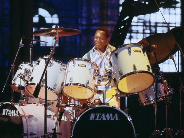 Billy Cobham, bei einem Auftritt, 1989