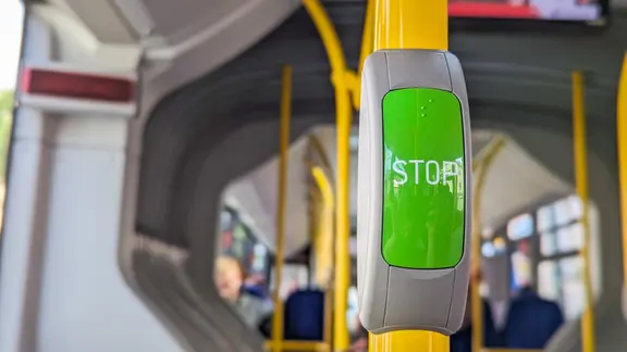 Stop-Taste in einem Bus in Osnabrück. | NDR, Ann-Kathrin Hegger Stop-Taste in einem Bus in Osnabrück.