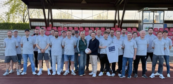 Wülfrath: Einheitliche T-Shirts für Trainer des 1. FC Wülfrath