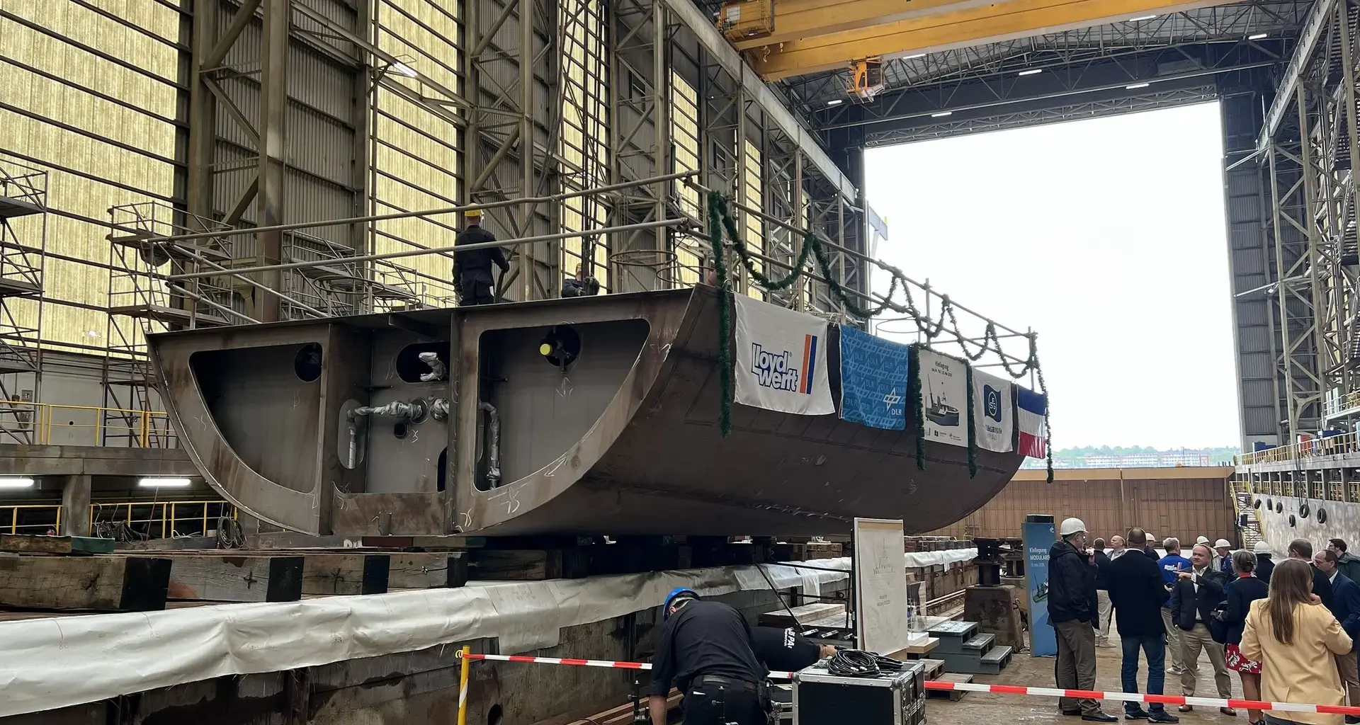 DLR-Forschungsschiff auf Kiel gelegt | ndr.de