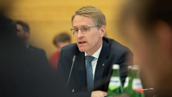 Ministerpräsident Daniel Günther (CDU), beim Wirtschaftsausschuss | Ulrich Perrey/dpa Ministerpräsident Daniel Günther (CDU), beim Wirtschaftsausschuss