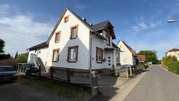 Ein Haus in dem Rinteln, in dem zwei Tote gefunden wurden. | Amadeus Sartorius Ein Haus in dem Rinteln, in dem zwei Tote gefunden wurden.