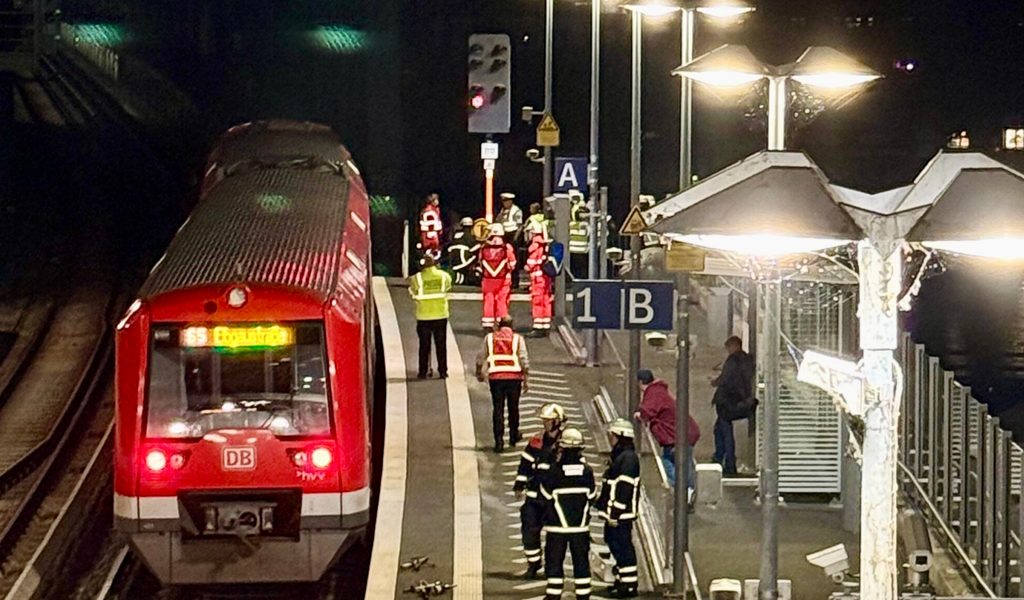 S-Bahn mit 400 Passagieren liegengeblieben – Strecke gesperrt