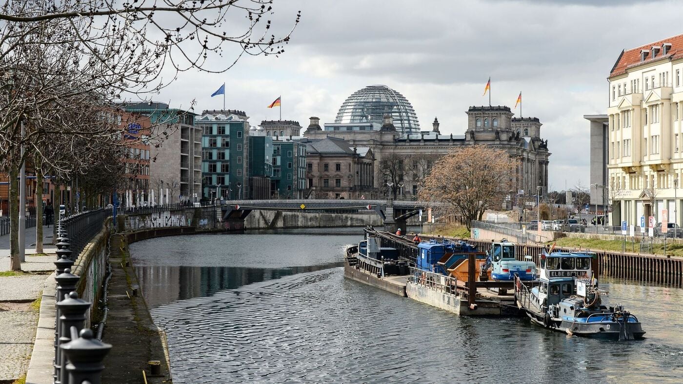 Aus auch für Wohnungen und Gewerbe: Bundestag soll aus Bauprojekt an der Spree aussteigen