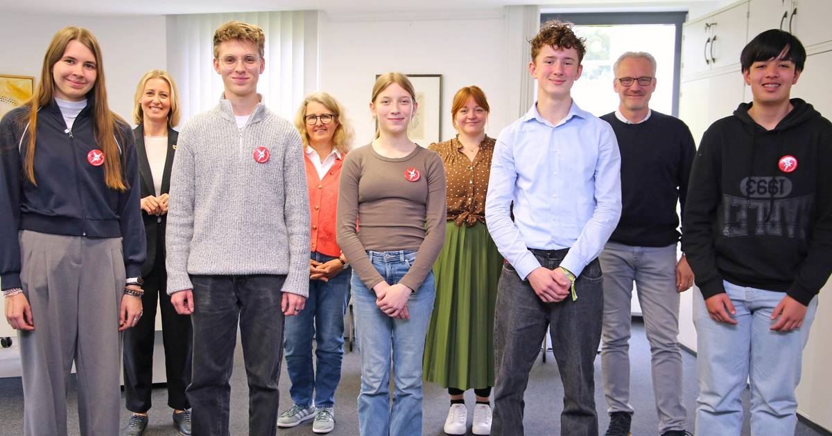 Moers: Junge Forscher vom Adolfinum zu Besuch im Rathaus