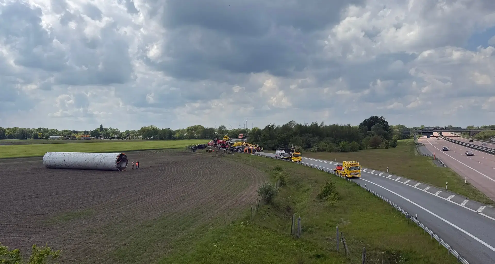 Dreieck Stuhr nach Schwertransport-Unfall auf A1 gesperrt